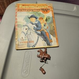 Hop Along Cassidy Little Golden Book &  Western Mystery Horse Ramp Walker L👀K